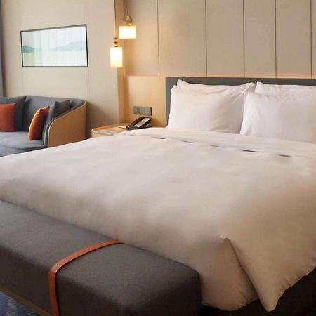 Отель Wyndham Grand Zhaoqing Downtown Экстерьер фото