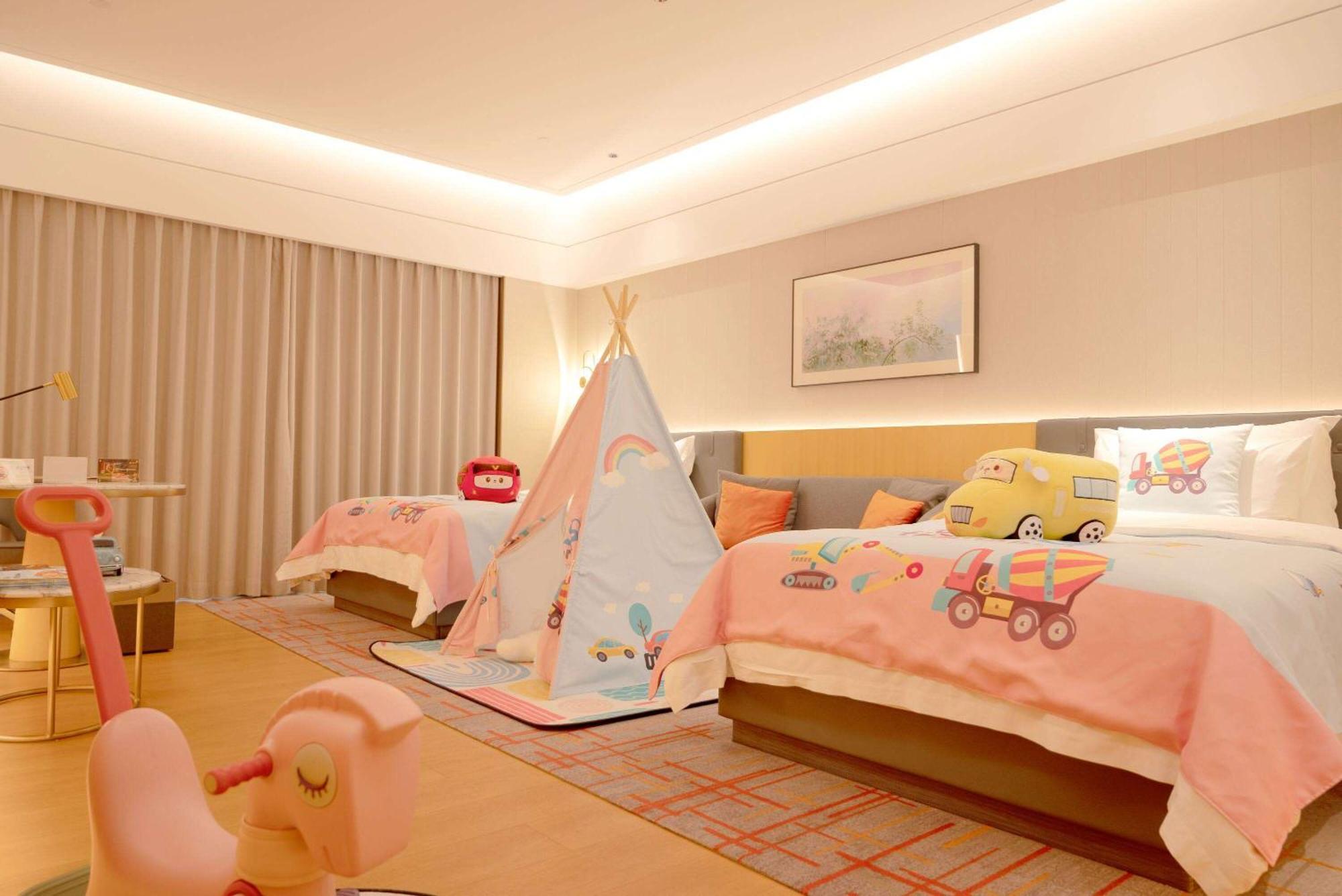 Отель Wyndham Grand Zhaoqing Downtown Экстерьер фото