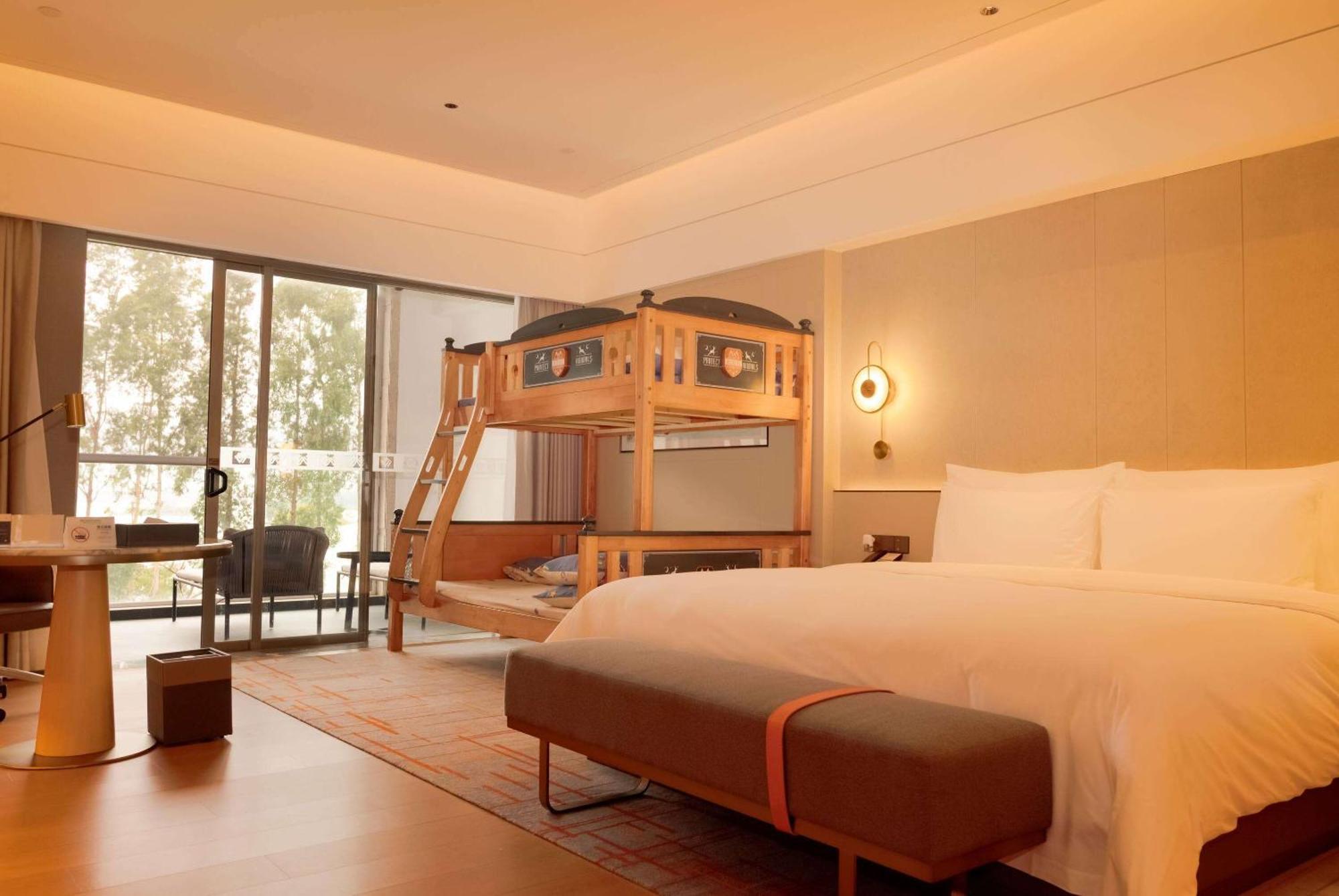 Отель Wyndham Grand Zhaoqing Downtown Экстерьер фото
