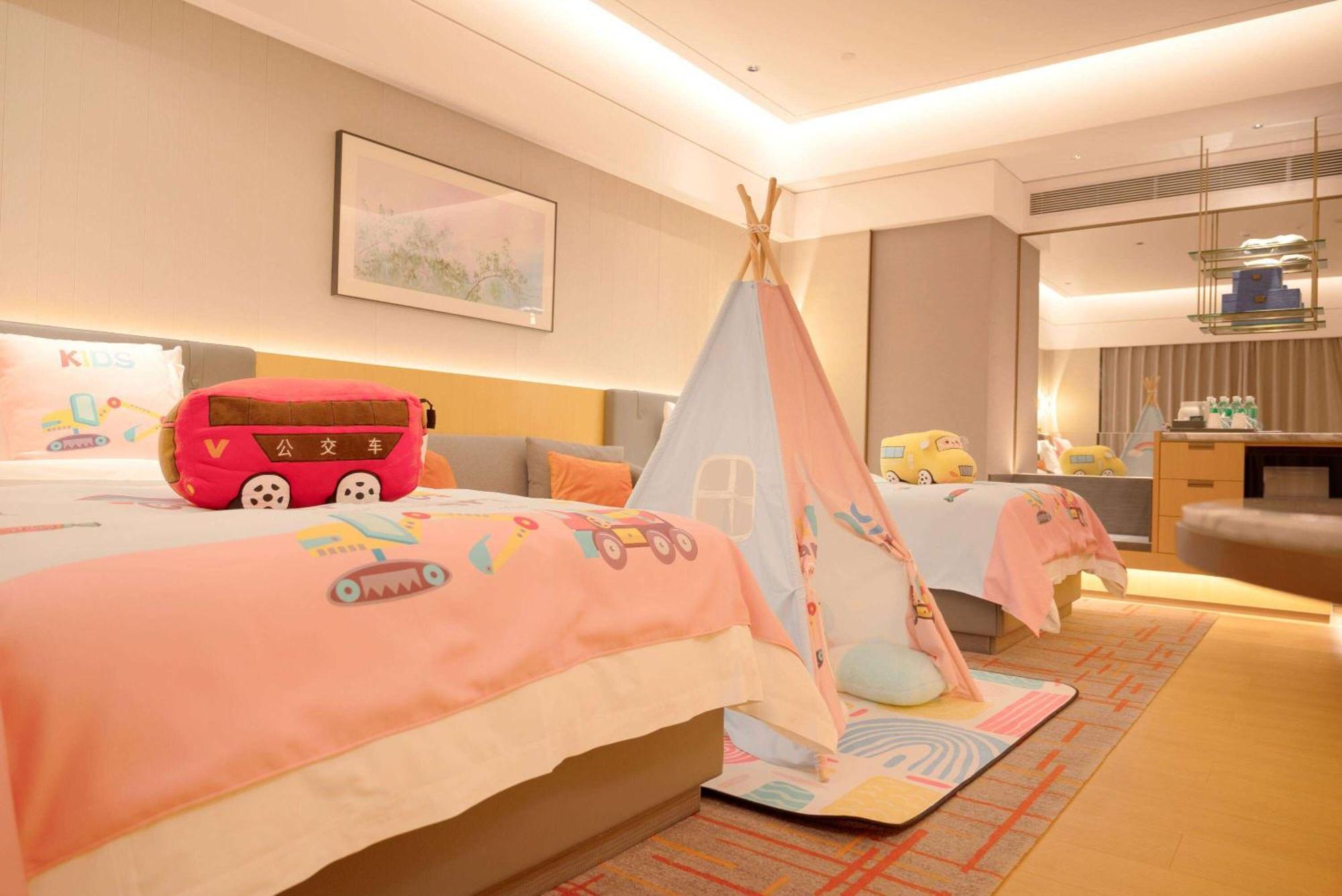 Отель Wyndham Grand Zhaoqing Downtown Экстерьер фото