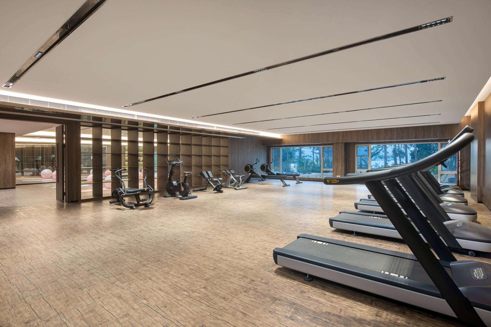 Отель Wyndham Grand Zhaoqing Downtown Экстерьер фото