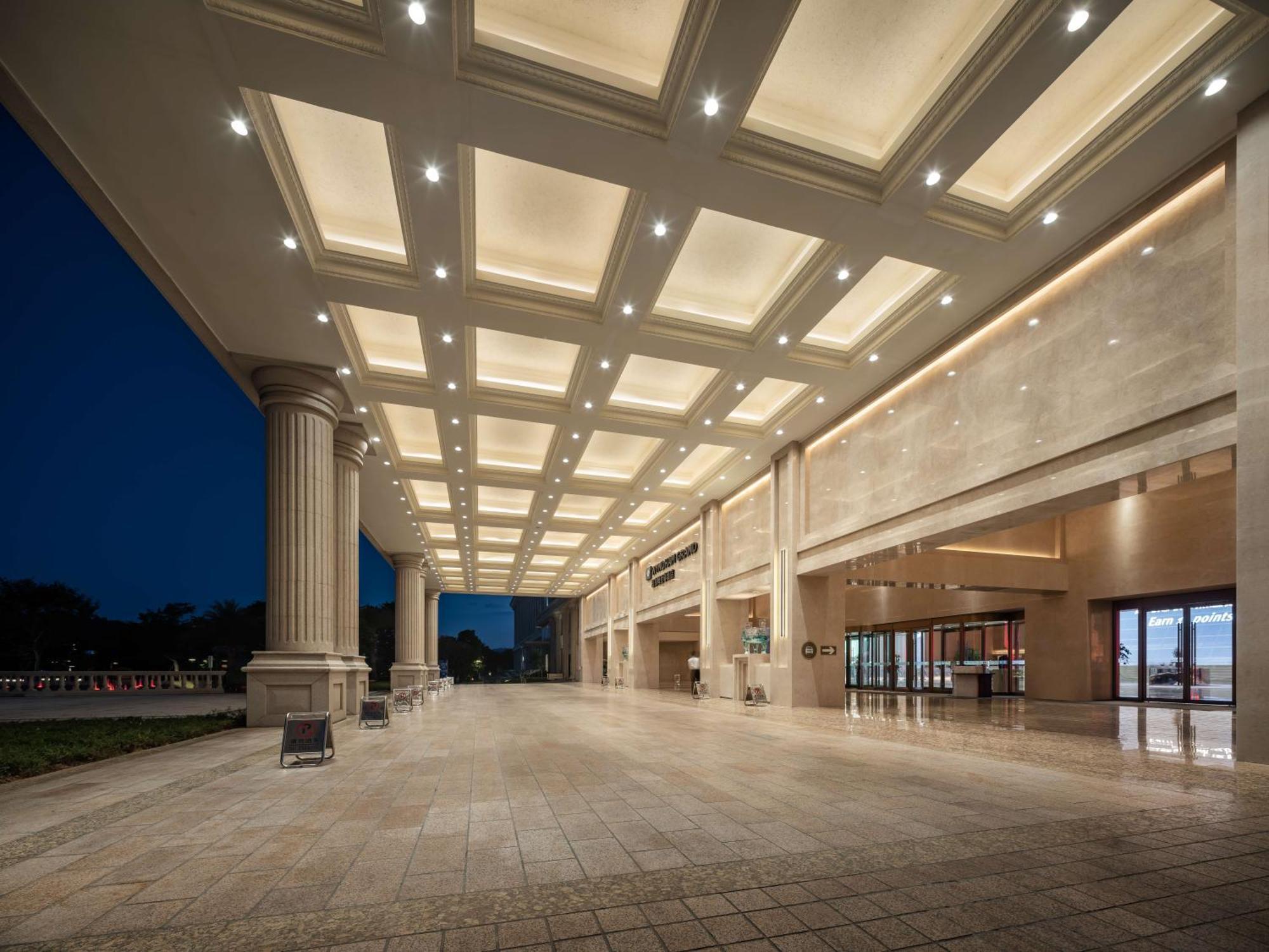 Отель Wyndham Grand Zhaoqing Downtown Экстерьер фото