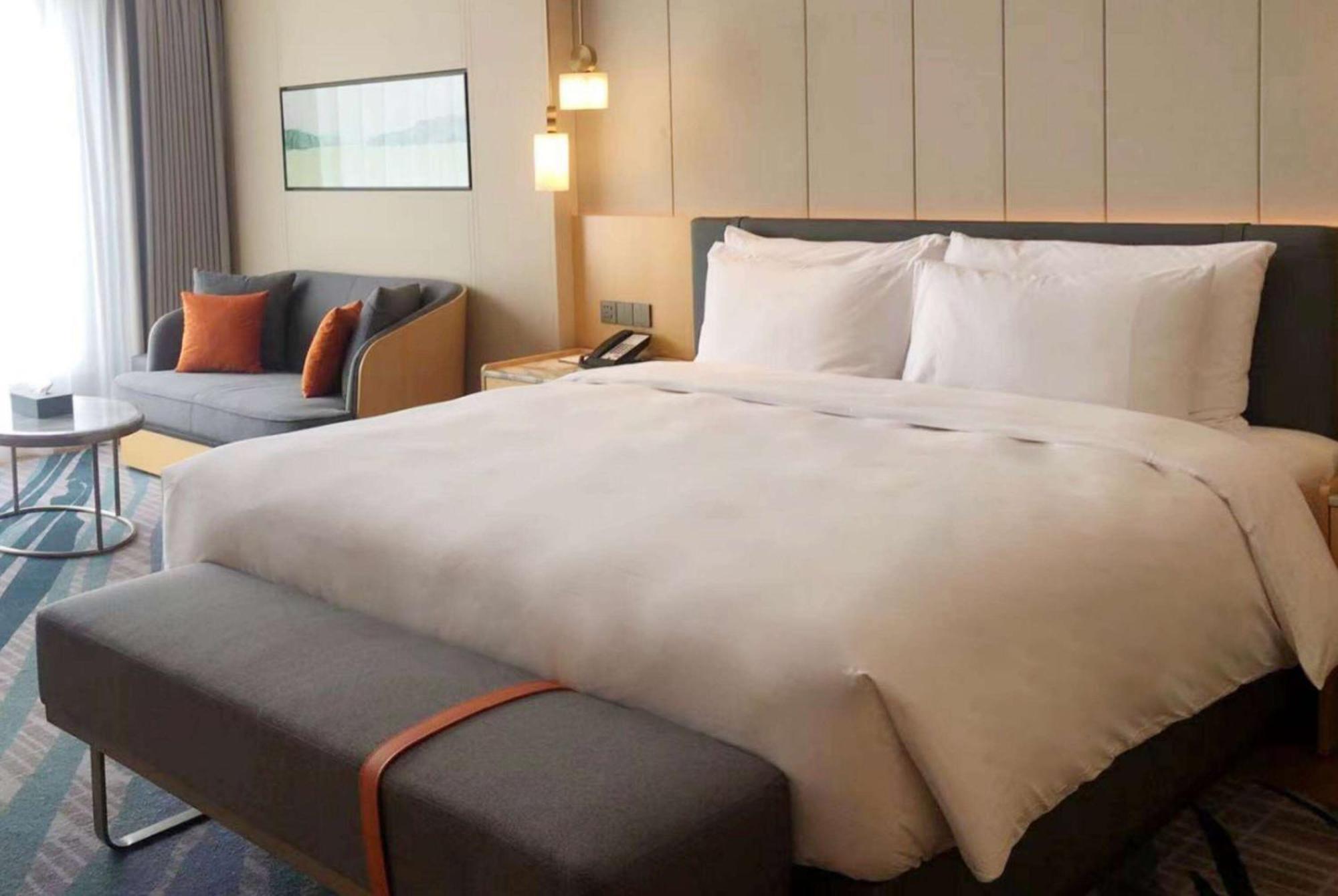 Отель Wyndham Grand Zhaoqing Downtown Экстерьер фото